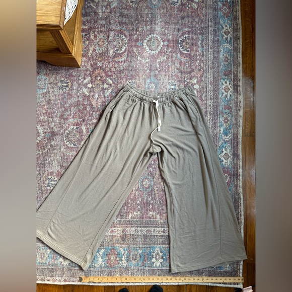 aerie Pants - Aerie Large Wide leg Women's Tan Lounge Pants with pockets and drawstring